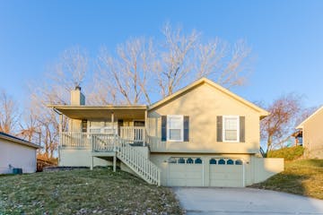 1630 S Whitney Dr Independence, MO 64057